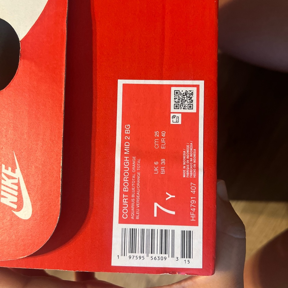 Nike Blue and Orange Sneakers High-Top Design - Picture 4 of 4